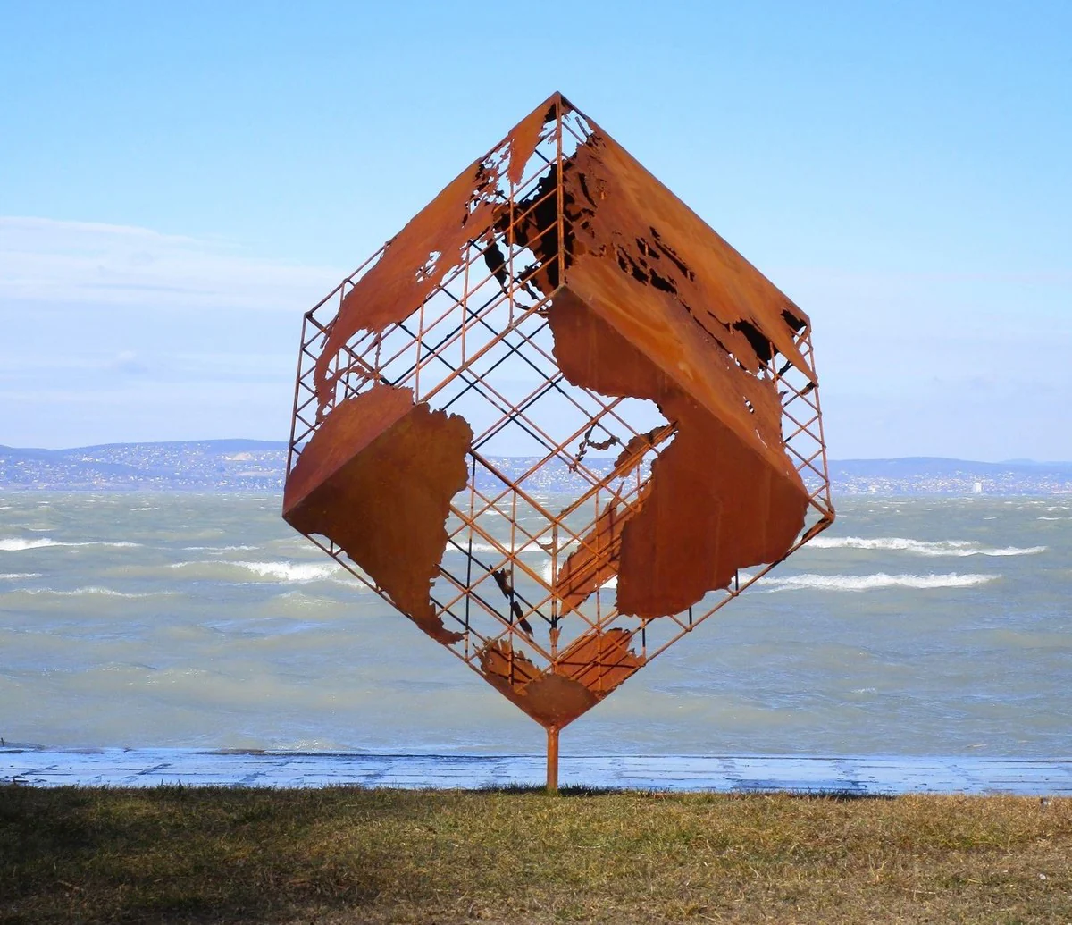 Casa Padrino escultura de jardín de acero de lujo cubo de tierra óxido 152 x 130 x A. 170 cm - Decoración de jardín hecha a mano resistente a la intemperie - Colección de Lujo