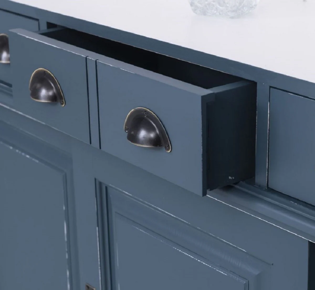 Casa Padrino armario de bar de madera maciza de estilo campestre azul antiguo / blanco 151 x 36 x A. 210 cm - Gabinete de vino de madera maciza estilo campestre - Mueble bar de estilo campestre