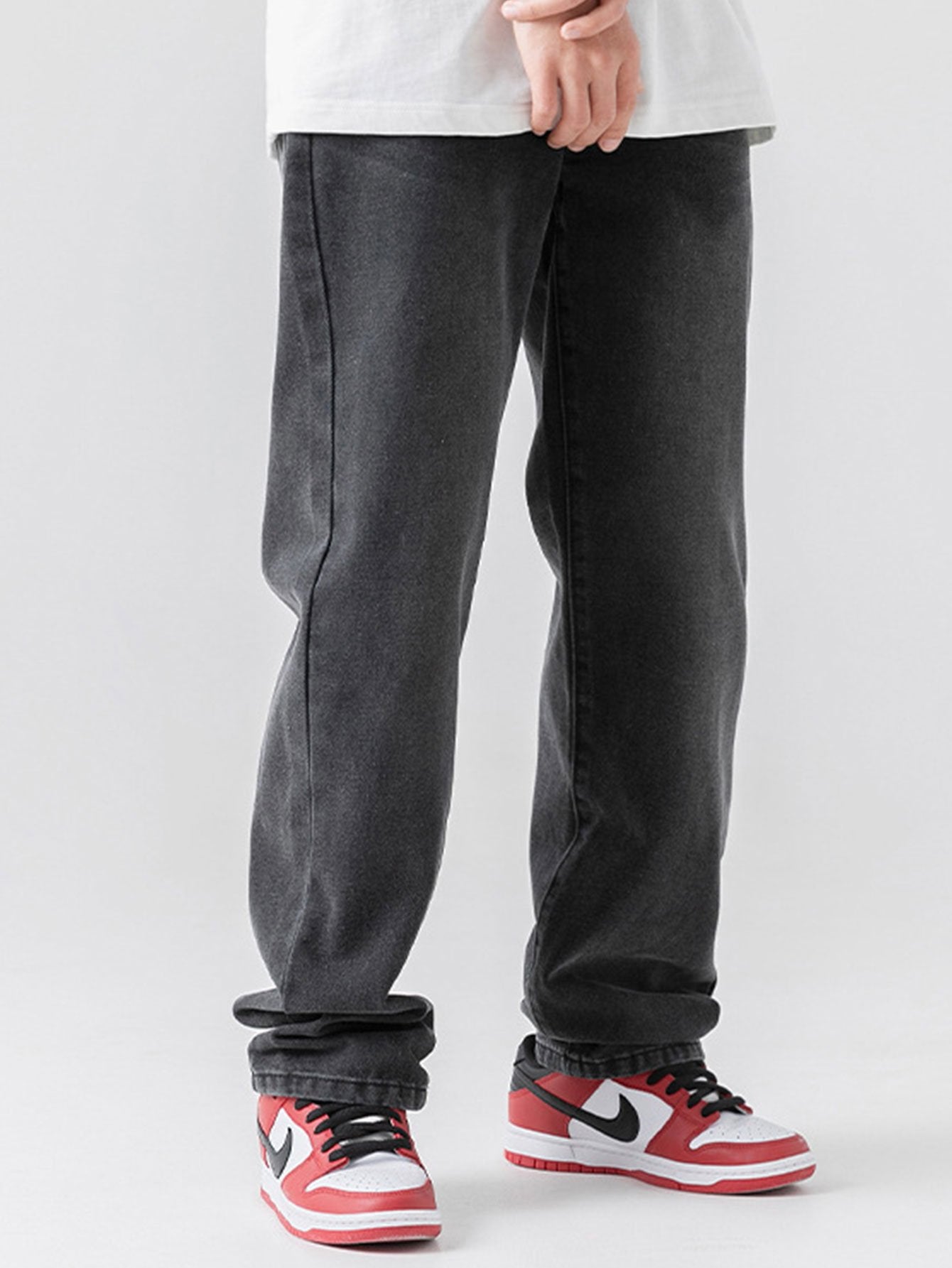 Distressed Wash Straight Leg Jeans