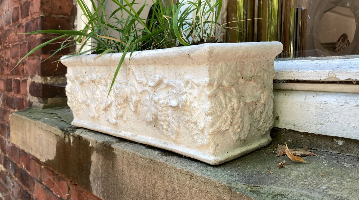 Casa Padrino maceta decorativo de jardín barroco blanco 51 x 17 x A. 17 cm - Magnífico maceta rectangular de estilo barroco - Accesorios de decoración de terrazas y jardines barrocos
