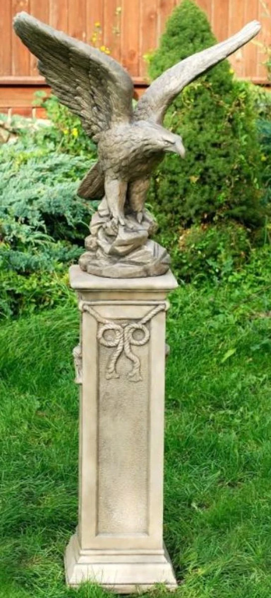 Casa Padrino escultura de águila barroco con pedestal blanco antiguo / gris 21 x 26 x H. 134 cm - Decoración de Jardín Barroco