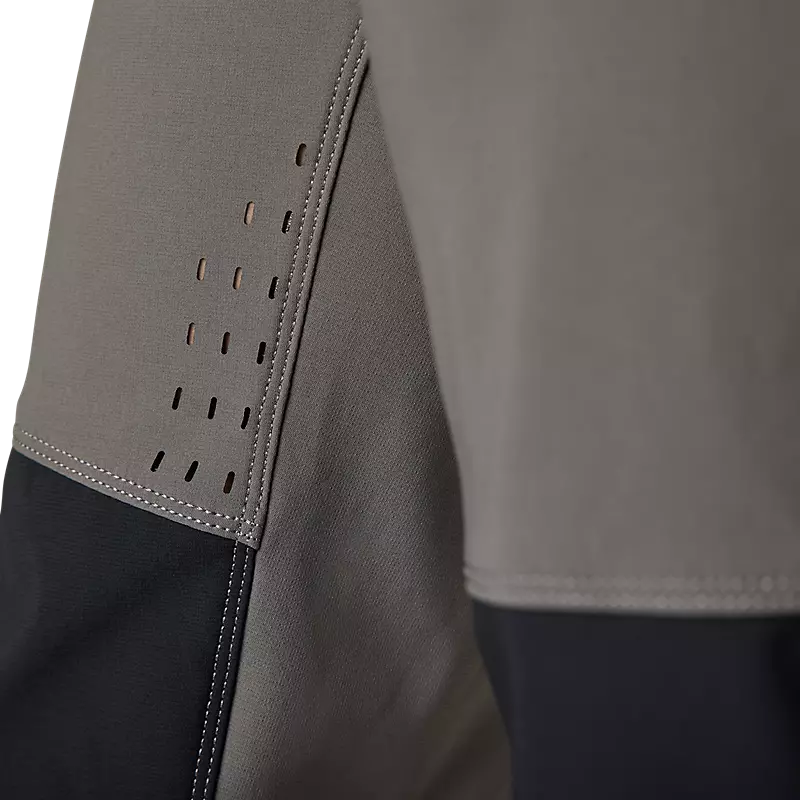 Womens Defend Race Shorts