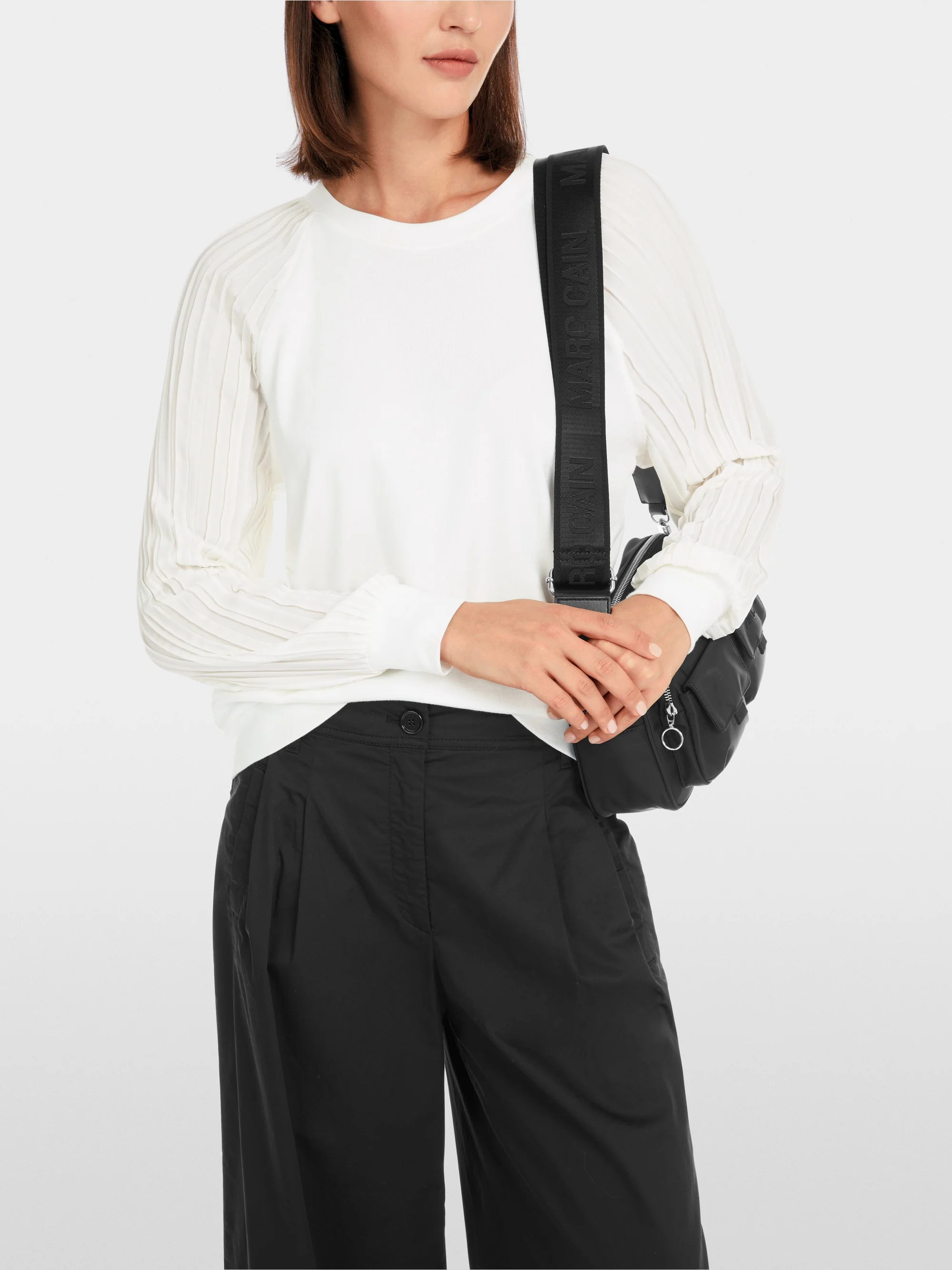 Marc-Cain Plain blouse with pleated sleeves