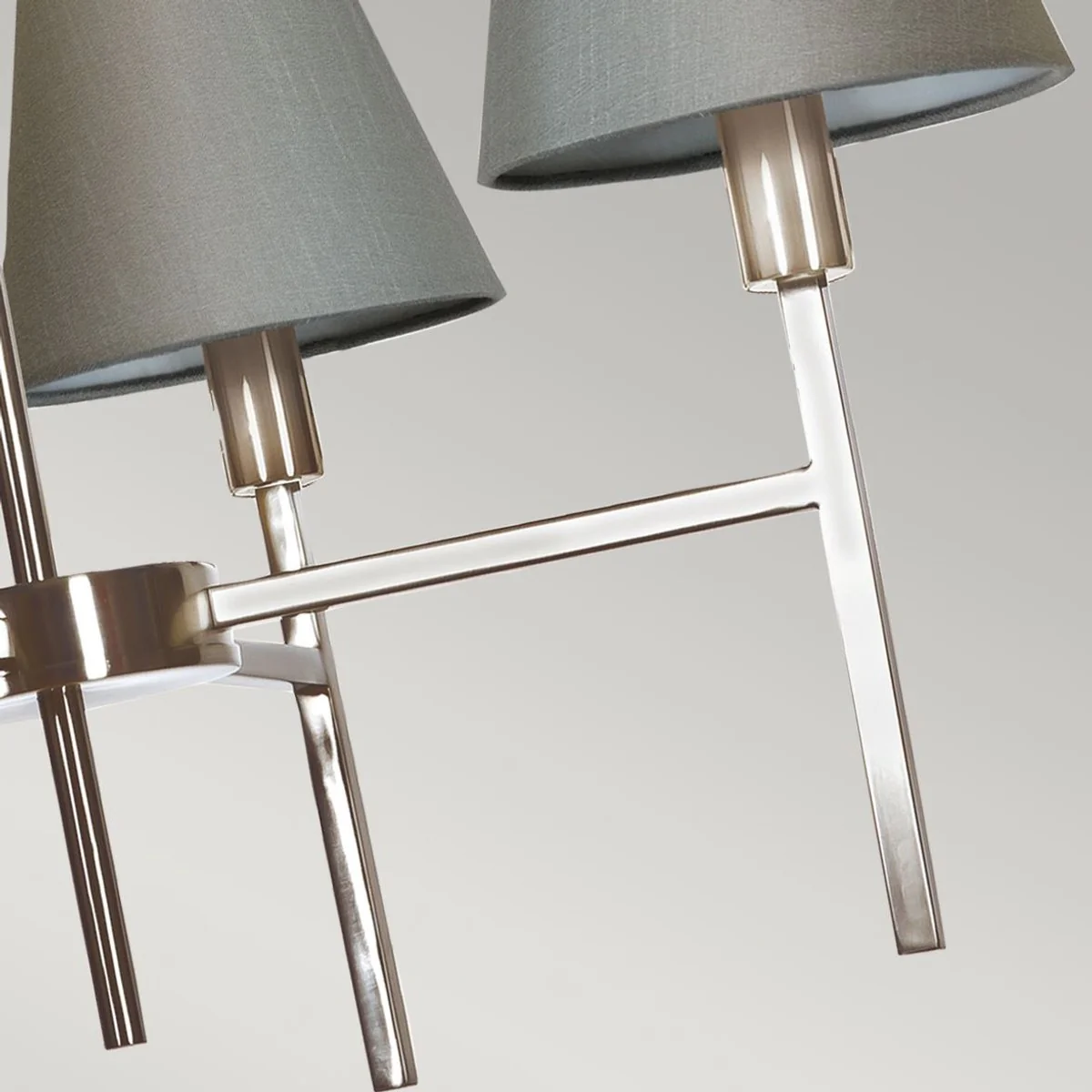 Casa Padrino lámpara de araña de lujo plata / gris Ø 61,8 x A. 44,5 cm - Lámpara de araña redonda de metal con pantallas - Araña de salón - Iluminación de lujo - Muebles de lujo - Interior de lujo