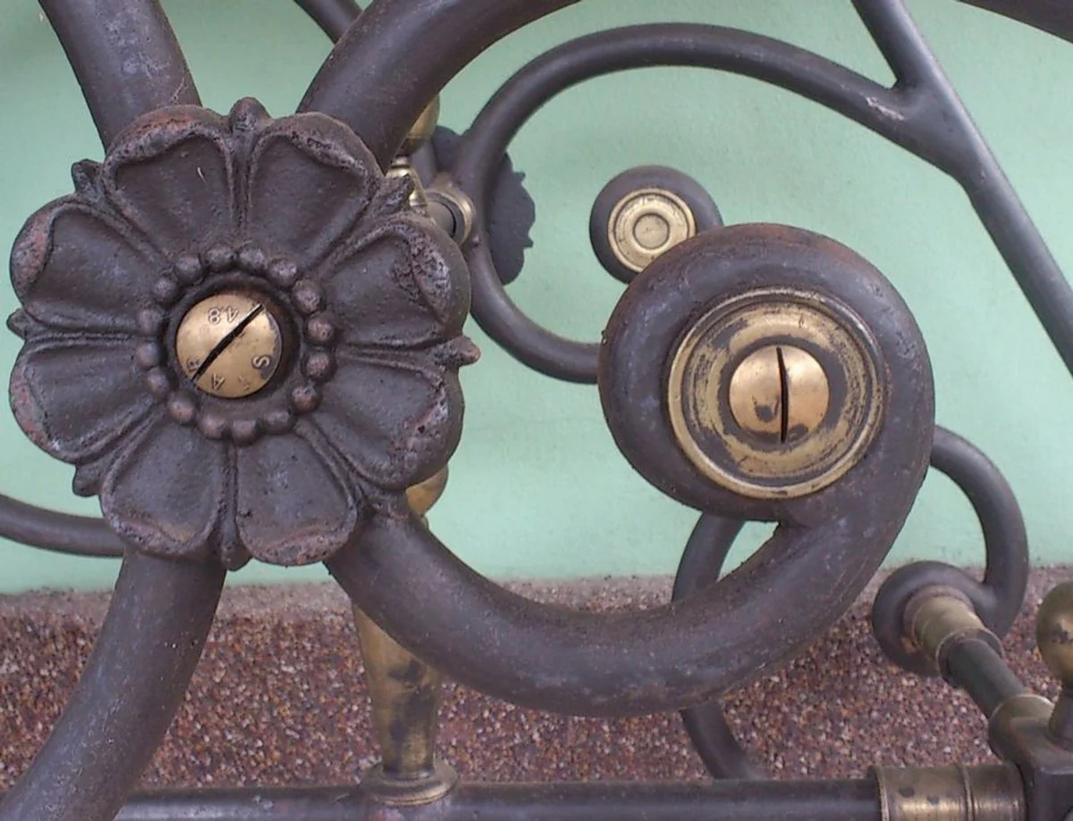 Casa Padrino mesa nostálgica de jardín de hierro forjado con tapa de mármol - 175 cm x 65 cm x H75 cm - muebles de jardín de lujo