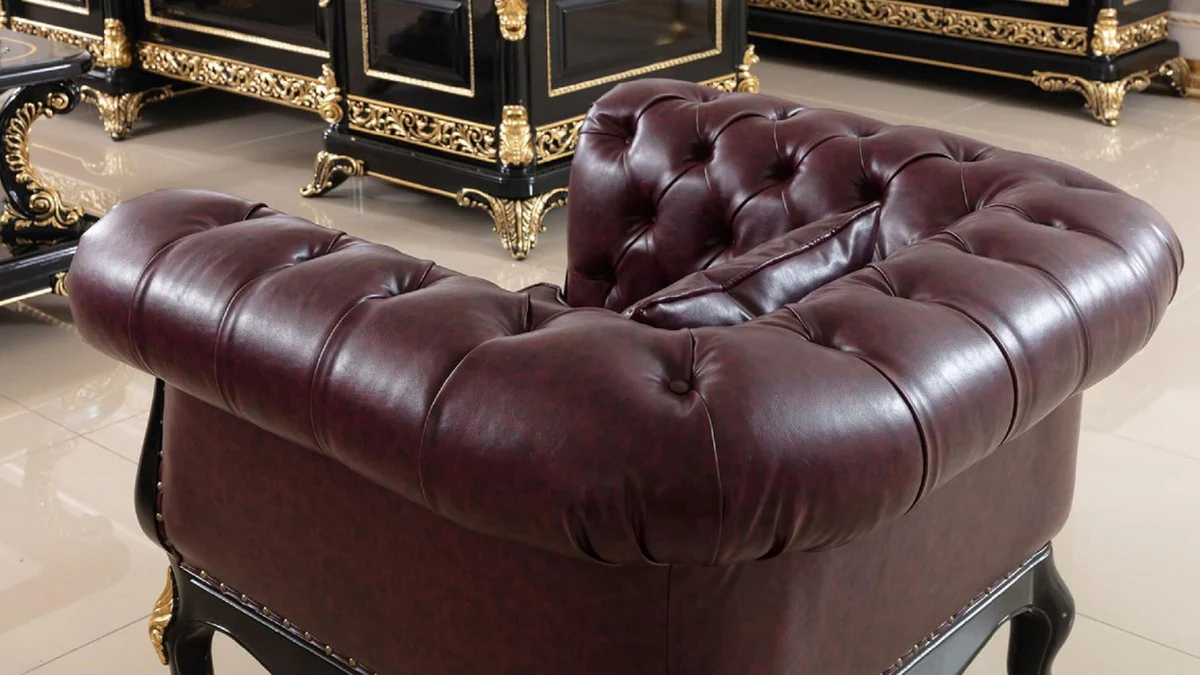 Casa Padrino sill¨®n de cuero Chesterfield barroco de lujo rojo burdeos / negro / oro - Magn¨ªfico sill¨®n de sal¨®n de cuero genuino - Muebles de sal¨®n de lujo en estilo barroco - Muebles barroco