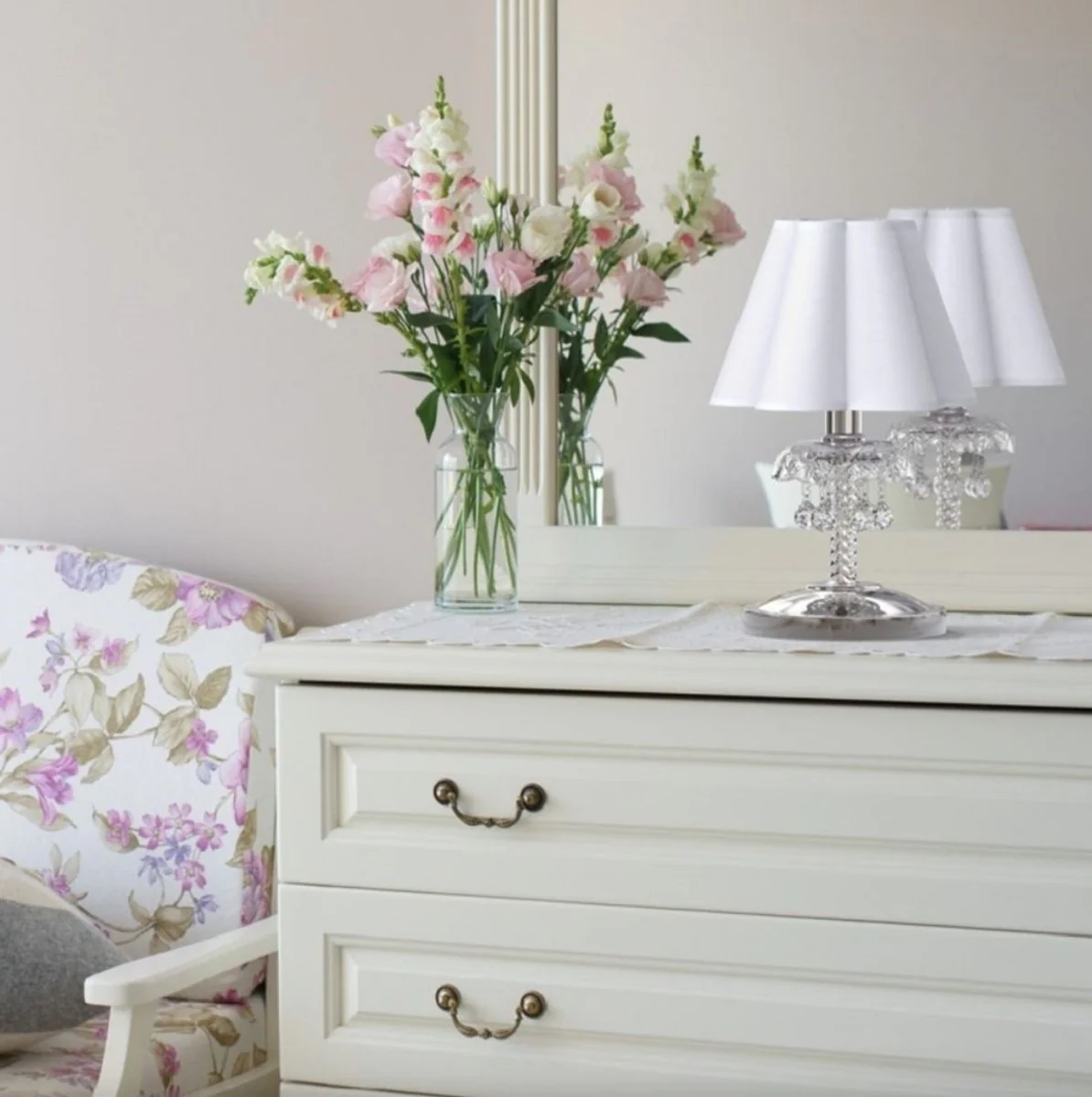 Casa Padrino lámpara de mesa de cristal barroco de lujo plata / blanco Ø 20 x A. 30 cm - Magnífica lámpara de noche con cristal de Bohemia - Luces de cristal barroco - Noble y Magnífica