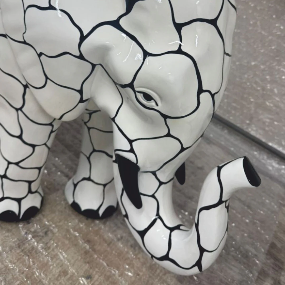 Casa Padrino escultura decorativa elefante blanco / negro 84 x Al. 57 cm - Figura decorativa