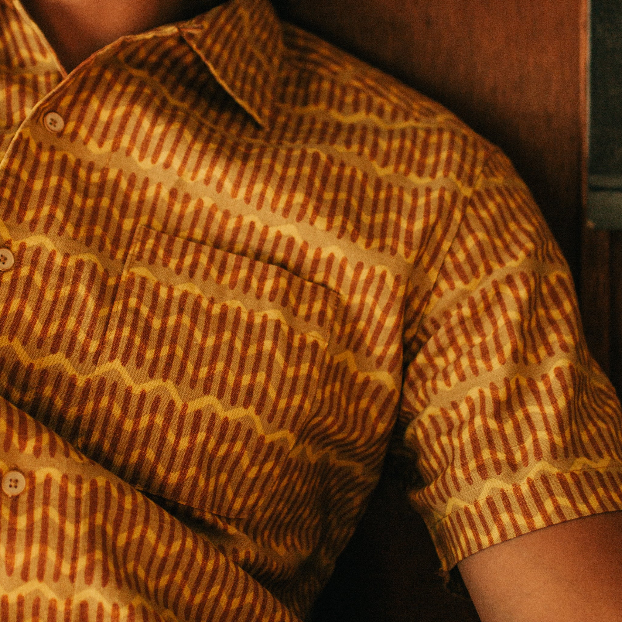 The Short Sleeve Hawthorne in Gold Wave