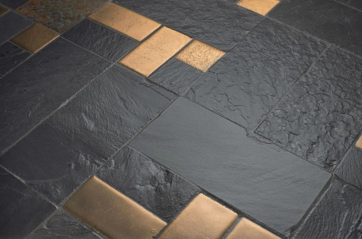 Casa Padrino mesa de centro de lujo multicolor / negro ? 50 x H. 53 cm - Mesa de Caf¨¦ Redonda con Azulejos de Pizarra y Baldosas de Cer¨¢mica