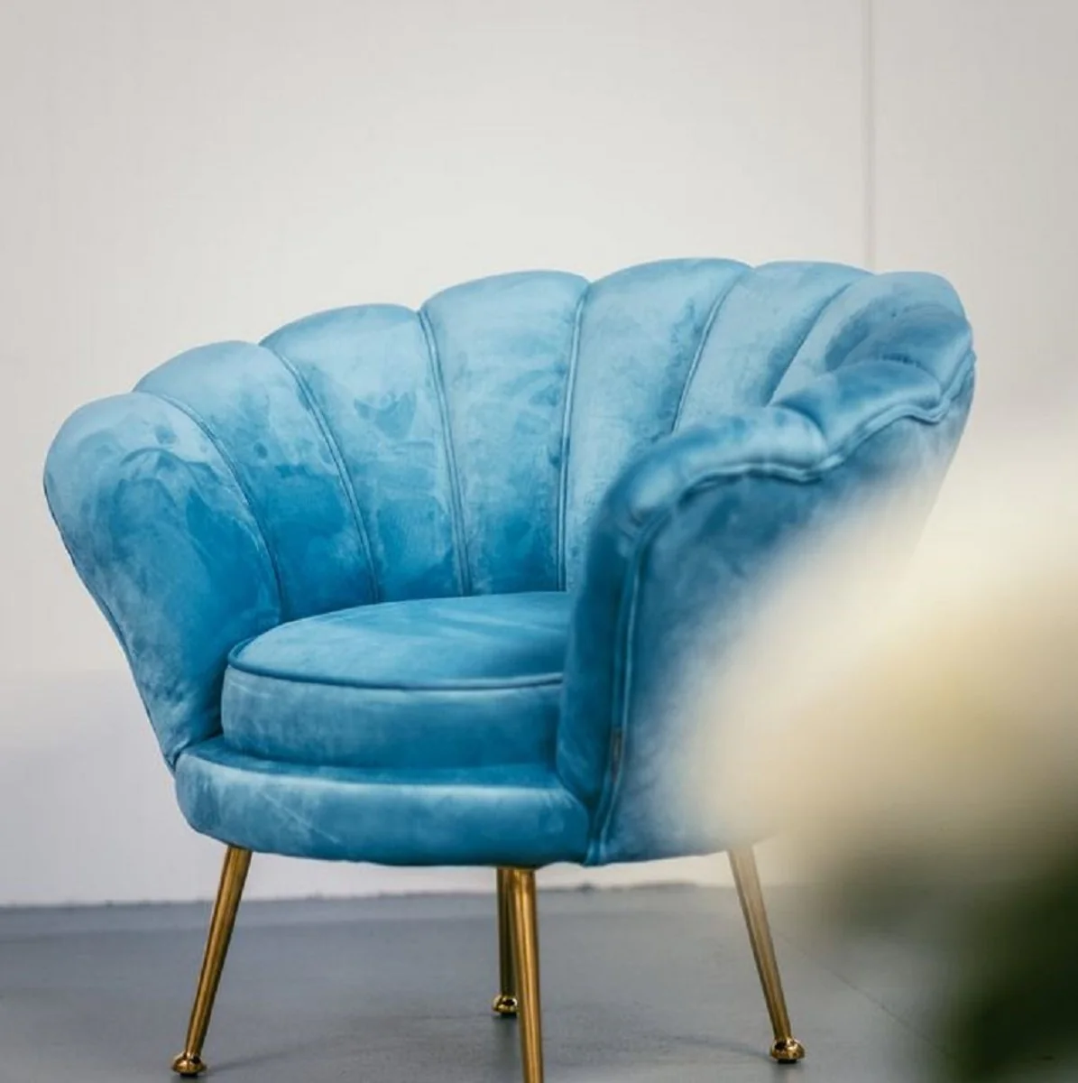 Casa Padrino sillón de terciopelo infantil de diseño azul claro / latón 96 x 79 x H. 78 cm - Muebles Infantiles de Lujo