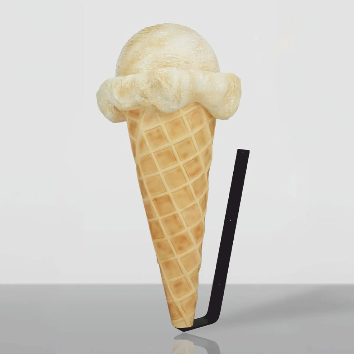 Casa Padrino cono de helado decorativo de pared beige / negro A. 105 cm - Decoraci¨®n de helader¨ªa