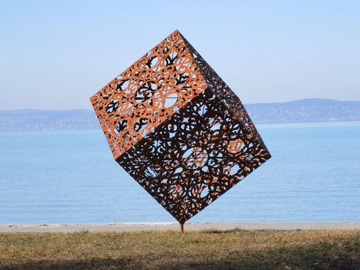 Casa Padrino escultura de jardín de acero de lujo cubo óxido 150 x 130 x A. 170 cm - Decoración de jardín hecha a mano resistente a la intemperie - Colección de Lujo