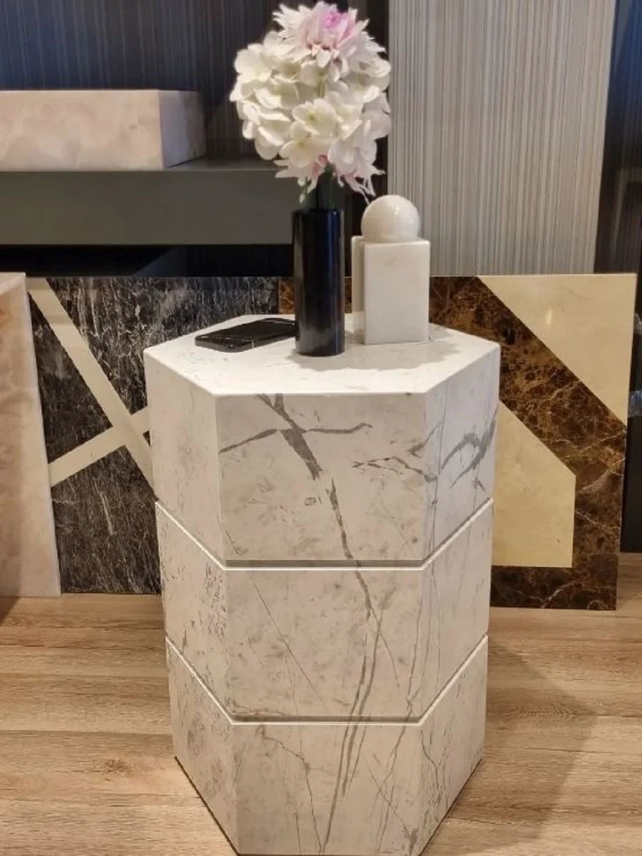 Casa Padrino Mesa Auxiliar de M¨¢rmol de Lujo Blanco 40 x 40 x A. 60 cm - Mesa Auxiliar de Sal¨®n Hexagonal - Muebles de M¨¢rmol - Muebles de Lujo - Interior de Lujo