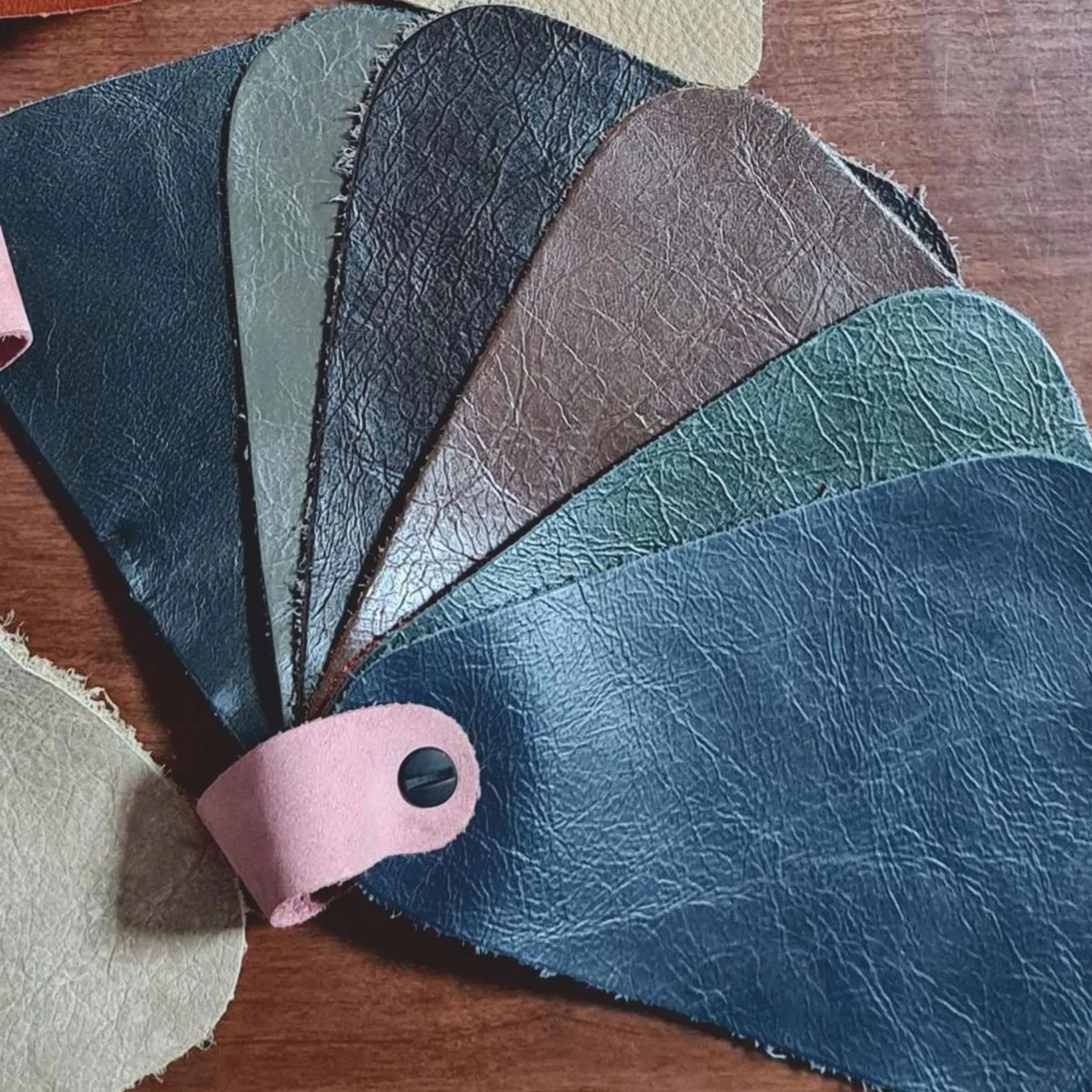 Casa Padrino Sof¨¢ de Cuero Chesterfield de Lujo Verde Vintage / Negro 224 cm - Muebles de Cuero