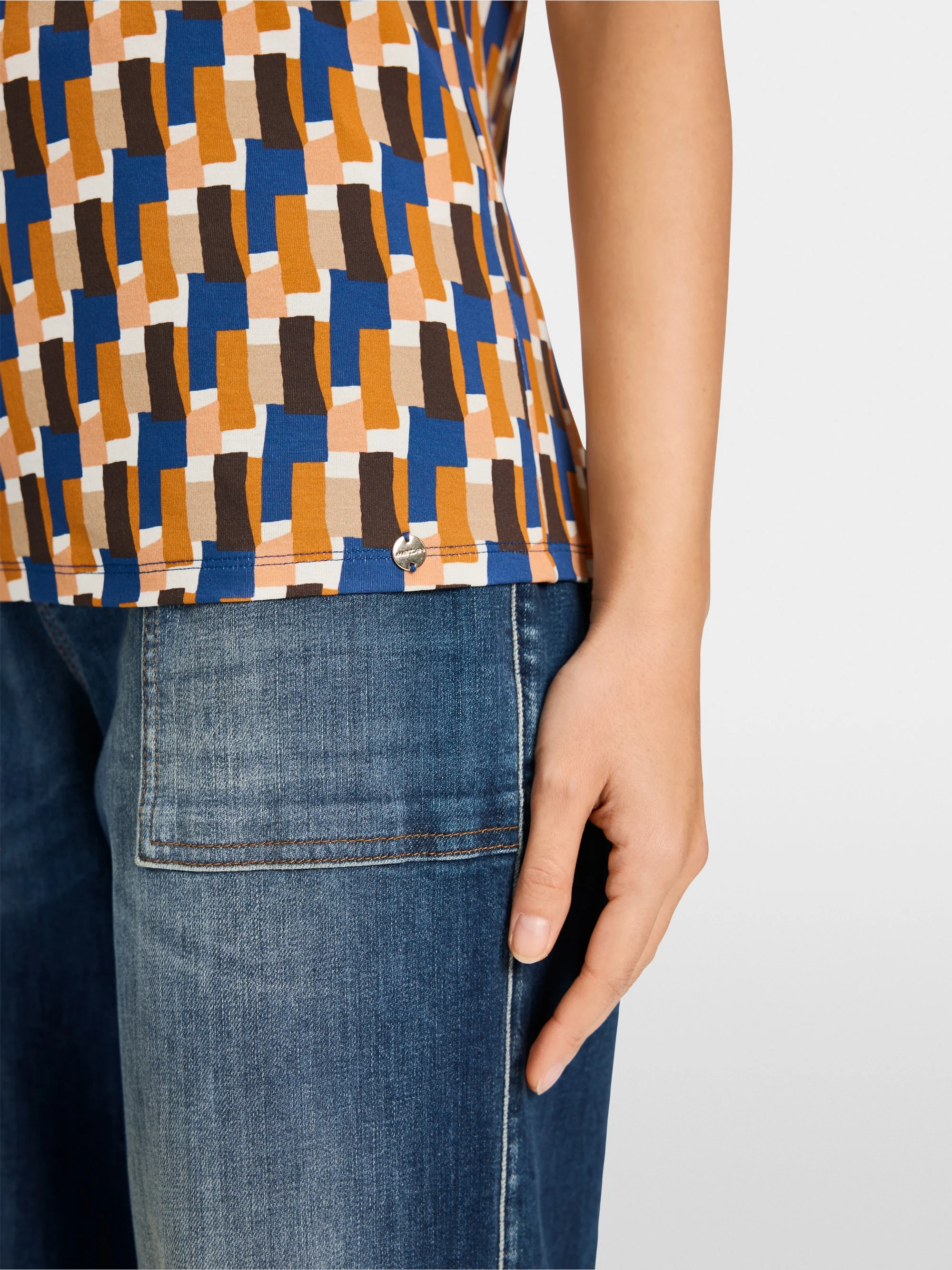 Marc-Cain Artsy T-shirt in a fitted cut