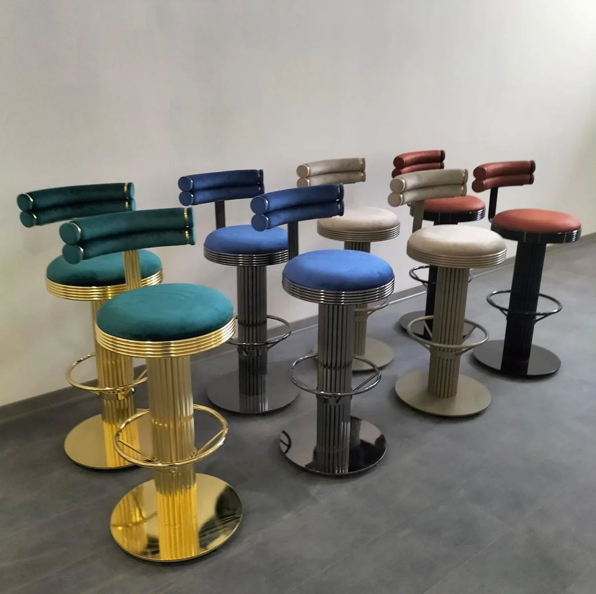 Casa Padrino silla de bar de lujo de terciopelo verde / oro A. 96 cm - Muebles de hotel y bar