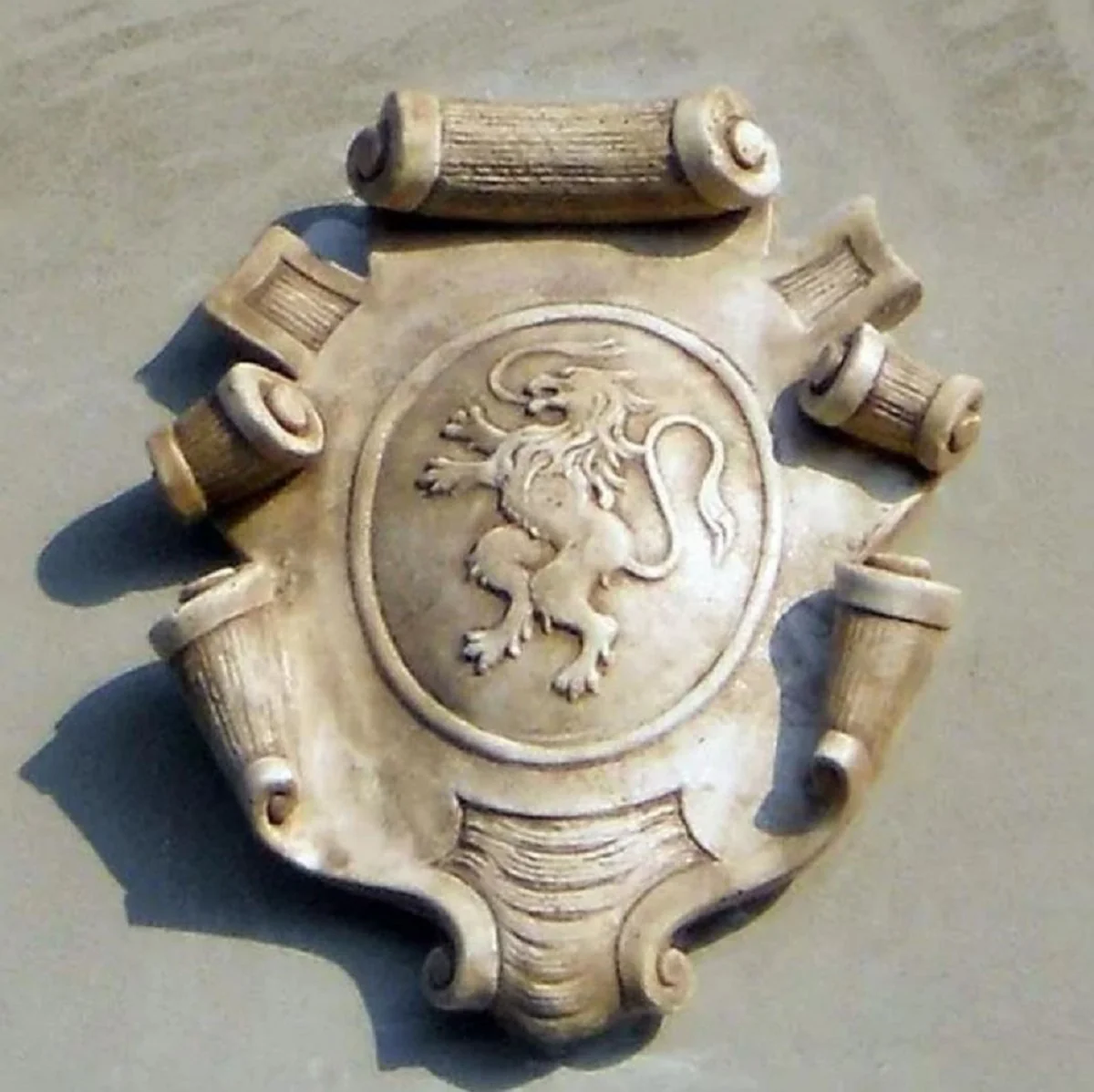 Casa Padrino relieve para pared barroco de lujo escudo de armas beige antiguo A. 69 cm - Hecho en Italia