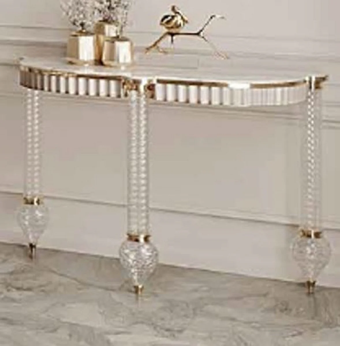 Casa Padrino consola Art Deco de lujo blanco / oro 150 x 45,5 x A. 77 cm - Mesa consola con tablero de m¨¢rmol artificial y elegantes patas de vidrio - Muebles de lujo - Muebles Art Deco