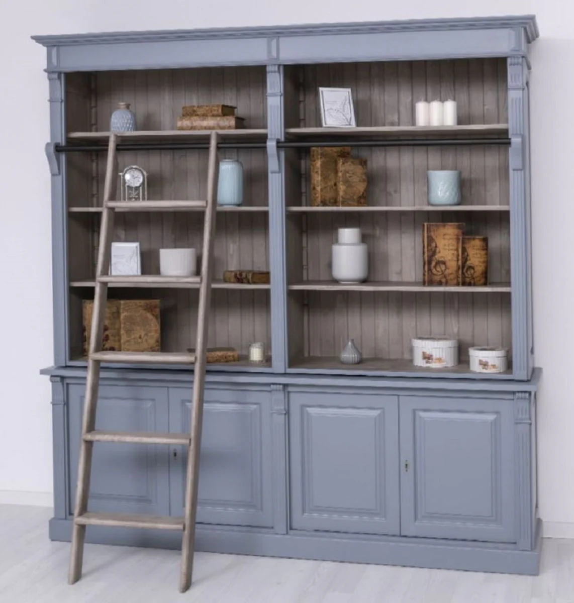 Casa Padrino armario de libros de estilo campestre con escalera azul claro / gris 223 x 51 x A. 228 cm - Gabinete de sal¨®n - Gabinete de oficina - Muebles de estilo campestre