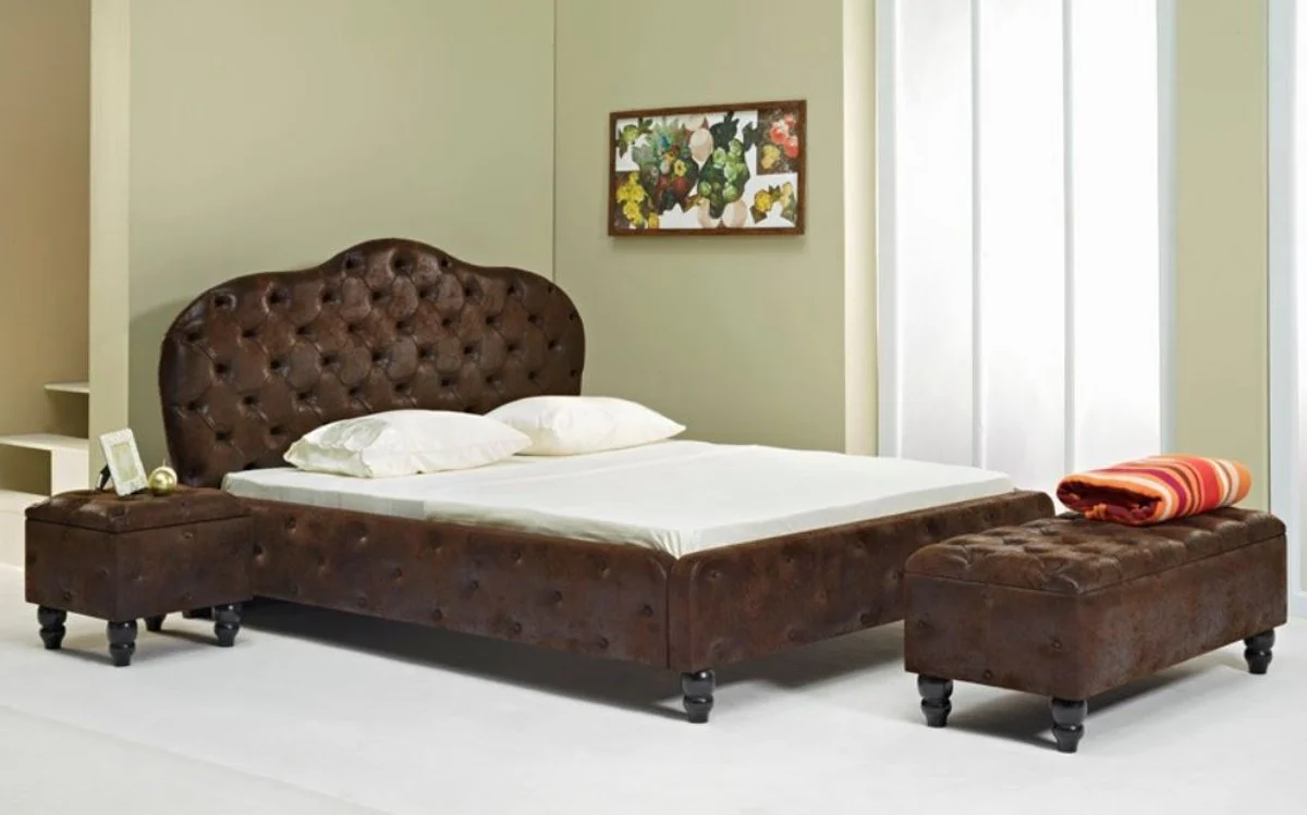 Casa Padrino Cama Doble Chesterfield Marrón Oscuro / Negro - Diferentes Tamaños - Elegante Cama de Madera Maciza con Cabecero - Muebles de Dormitorio Chesterfield