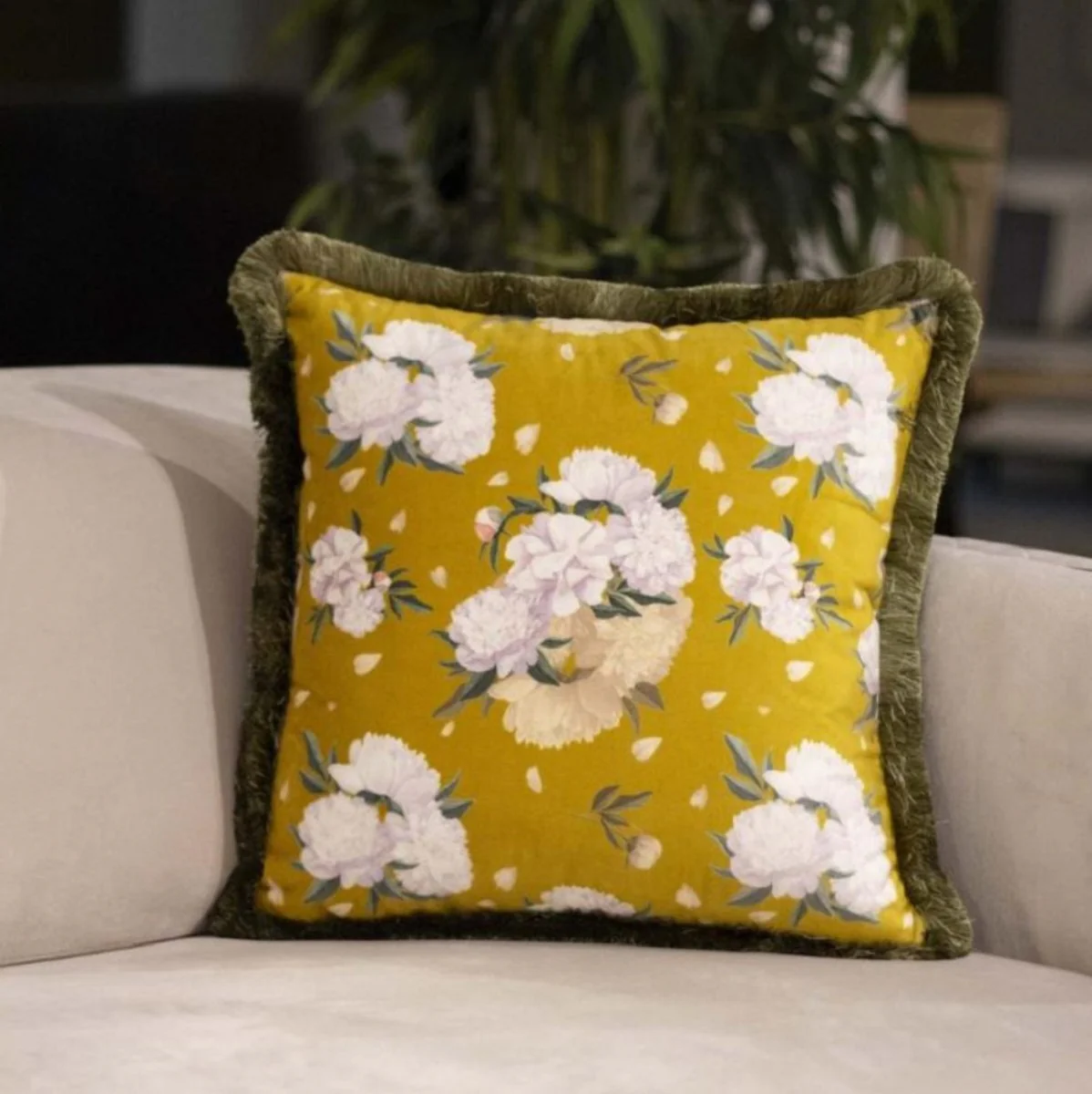 Casa Padrino almohada decorativa de lujo diseño flores amarillo / multicolor / verde 45 x 45 cm - Almohada de terciopelo estampada con flecos - Accesorios Decorativos