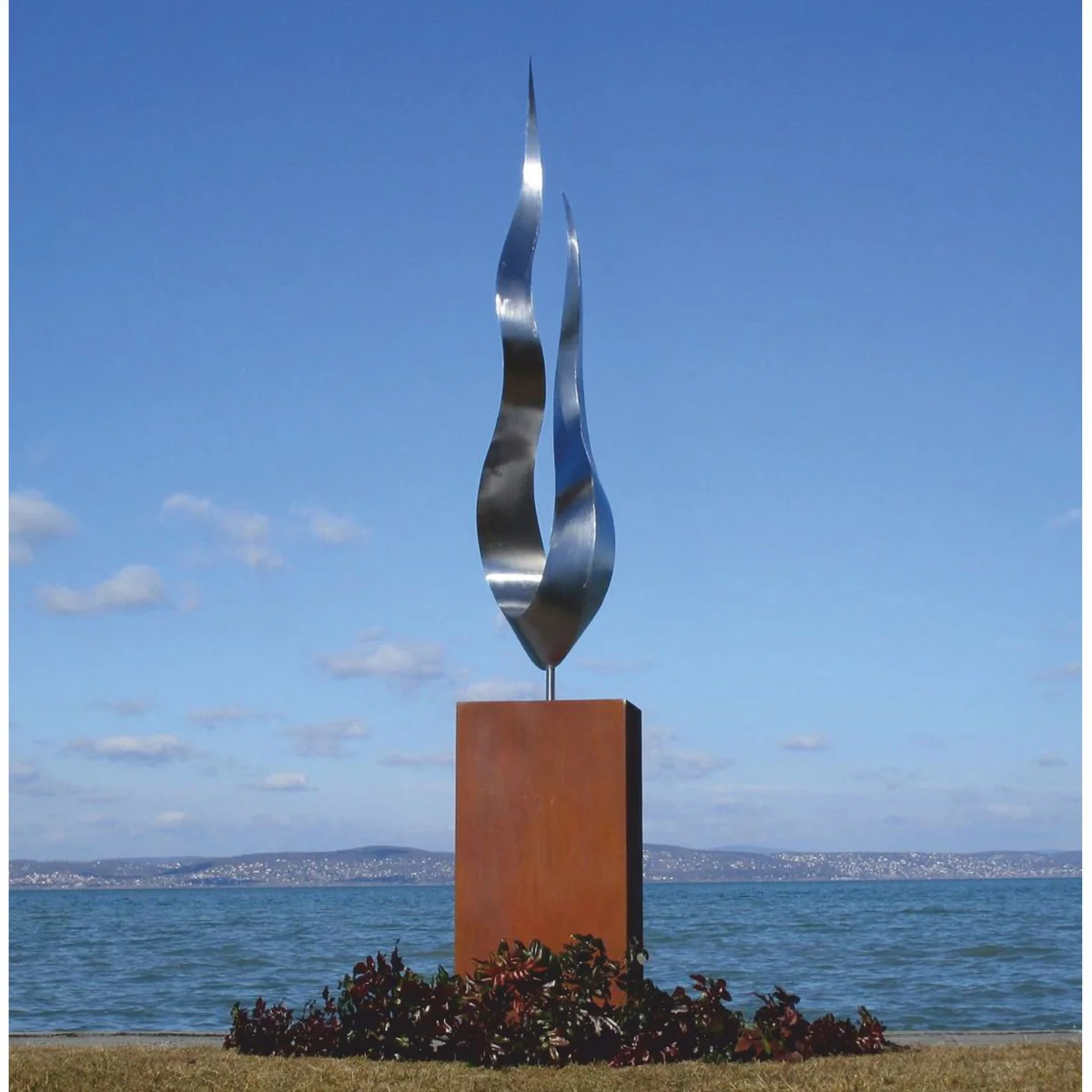 Casa Padrino escultura decorativa de jard¨ªn de metal de lujo llama sobre columna plata / ¨®xido A. 301 cm