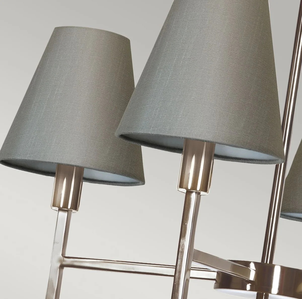 Casa Padrino lámpara de araña de lujo plata / gris Ø 61,8 x A. 44,5 cm - Lámpara de araña redonda de metal con pantallas - Araña de salón - Iluminación de lujo - Muebles de lujo - Interior de lujo