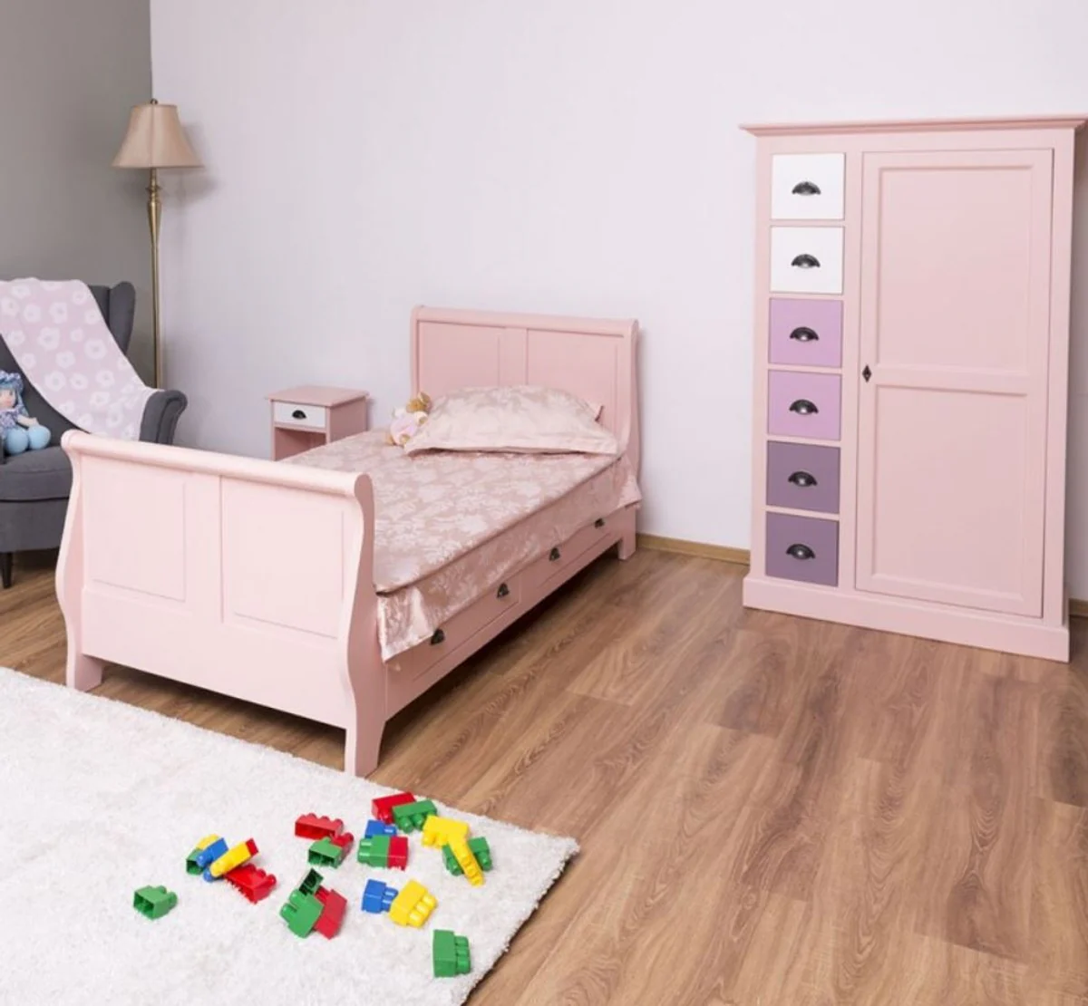 Casa Padrino conjunto de muebles para habitación infantil de madera maciza de estilo campestre rosa / blanco / púrpura - 1 Cama Individual y 1 Guardarropa y 1 Mesita de Noche - Muebles estilo campestre