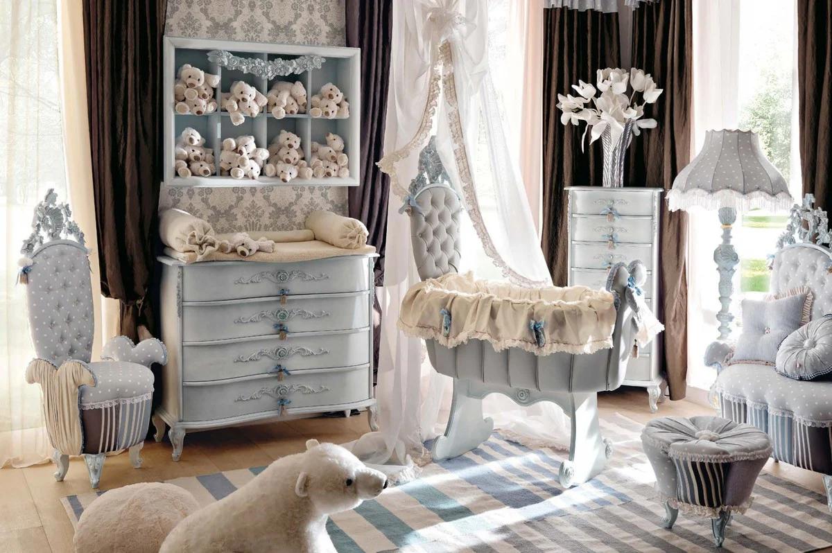 Casa Padrino bebé cama mecedora barroco de lujo gris / azul claro - Magnífica cama mecedora de bebé de madera maciza - Muebles barrocos para bebés - Calidad de primera clase - Hecho en Italia