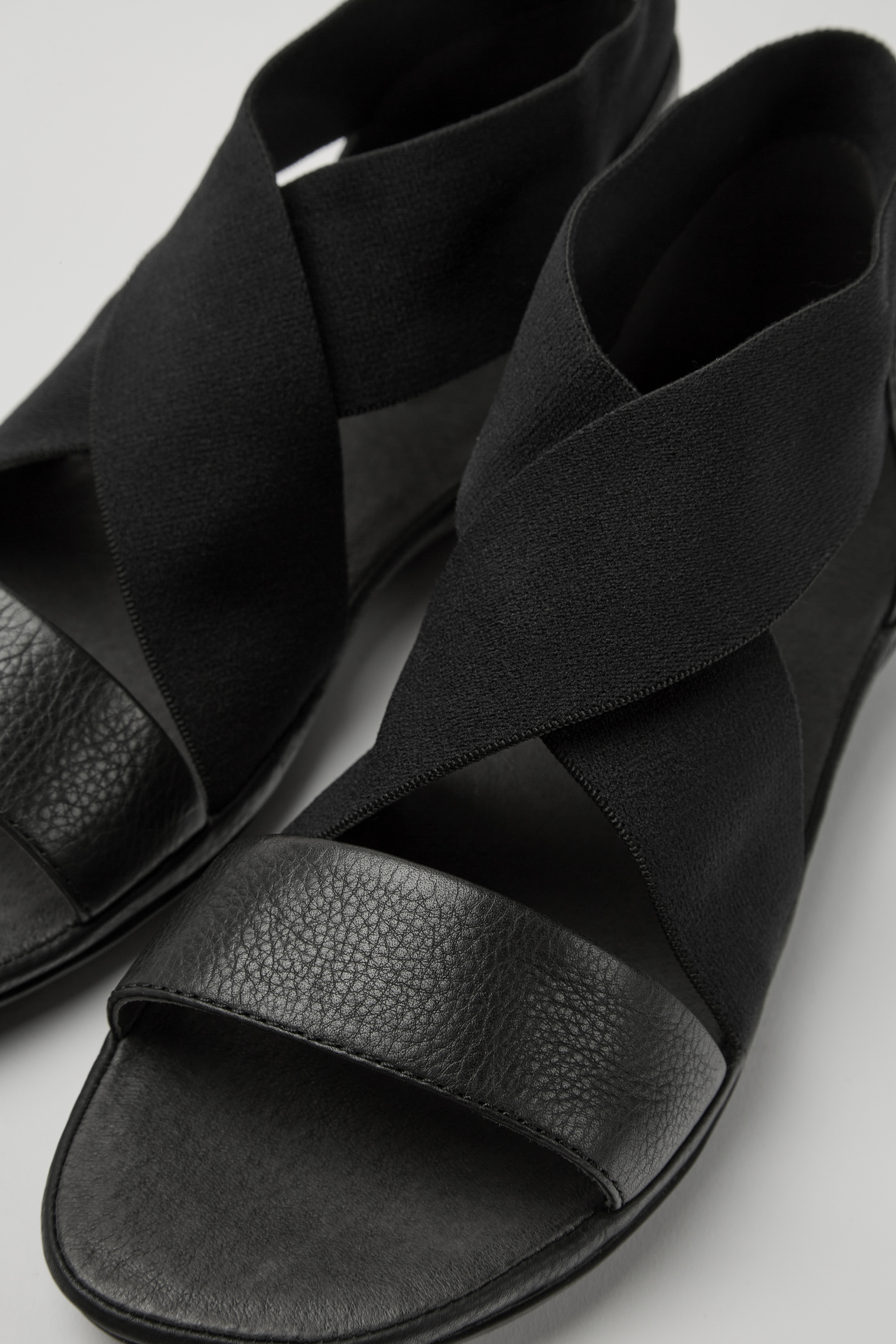 Right - Black Sandals for Women