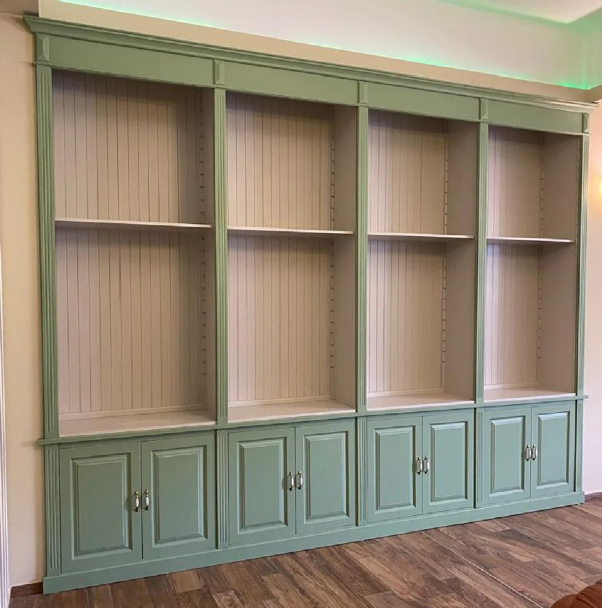 Casa Padrino armario de estilo campestre verde / beige 421 x 52 x A. 323 cm - Gabinete enorme de madera maciza con 8 puertas - Muebles de madera maciza - Muebles de estilo campestre