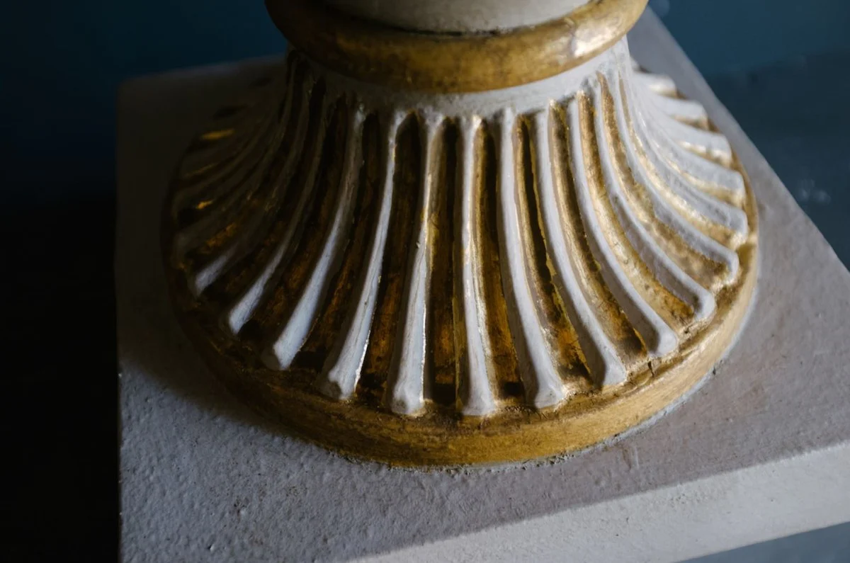 Casa Padrino jarrón barroco de hierro fundido con pedestal gris / oro Ø 35 x H. 49 cm - Magnífica Decoración de Jardín en Estilo Barroco