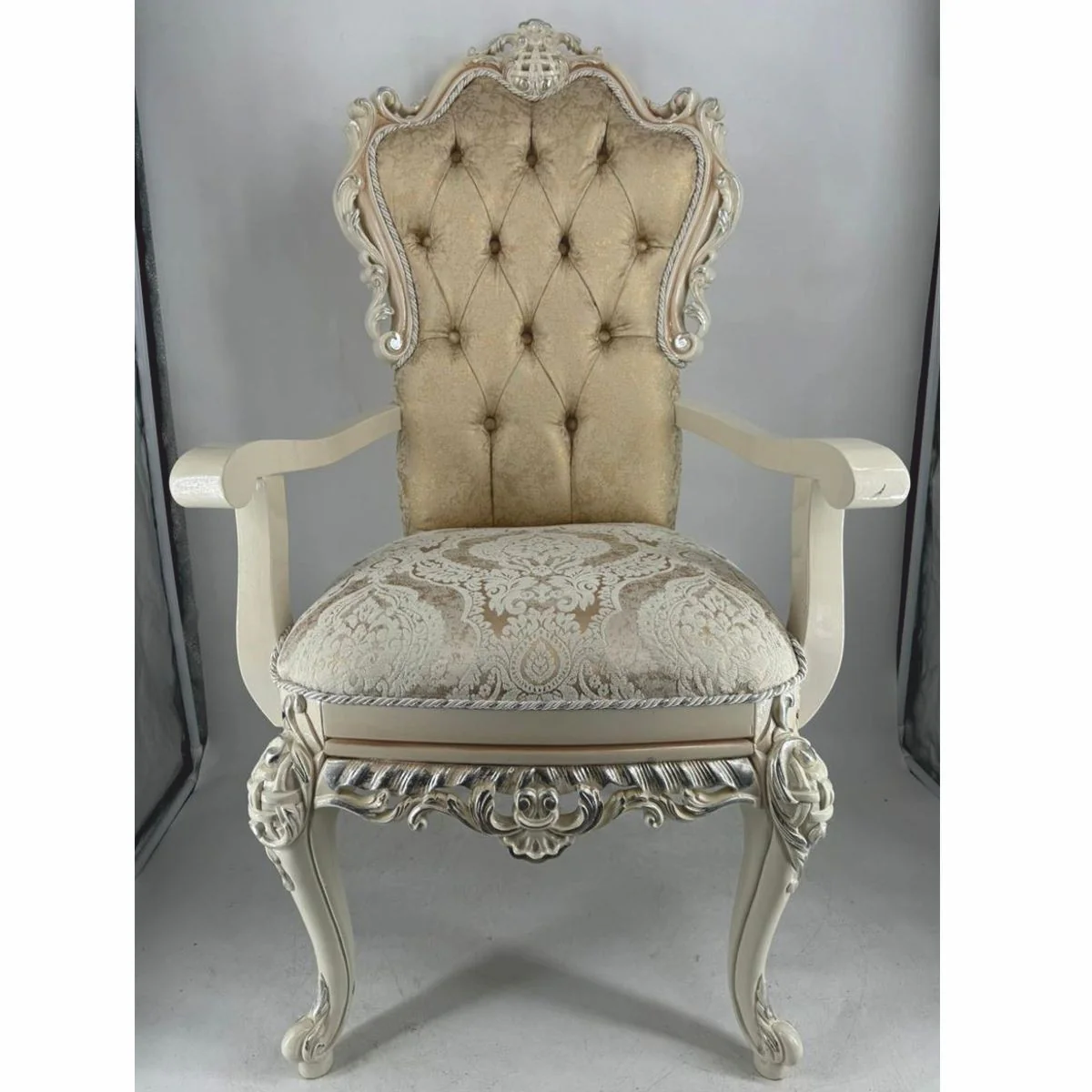 Casa Padrino silla de comedor barroco de lujo con reposabrazos oro / crema / blanco / plata - Muebles barroco