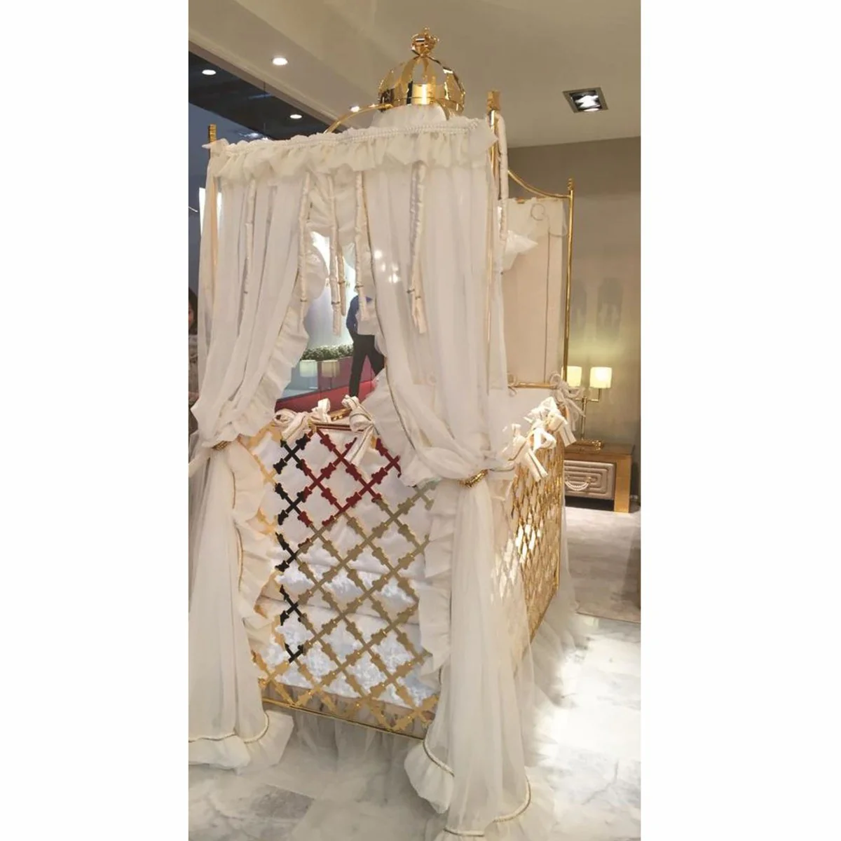 Casa Padrino cama de beb¨¦ barroco de lujo con corona oro 150 x 80 x A. 245 cm - Hecho en Italia