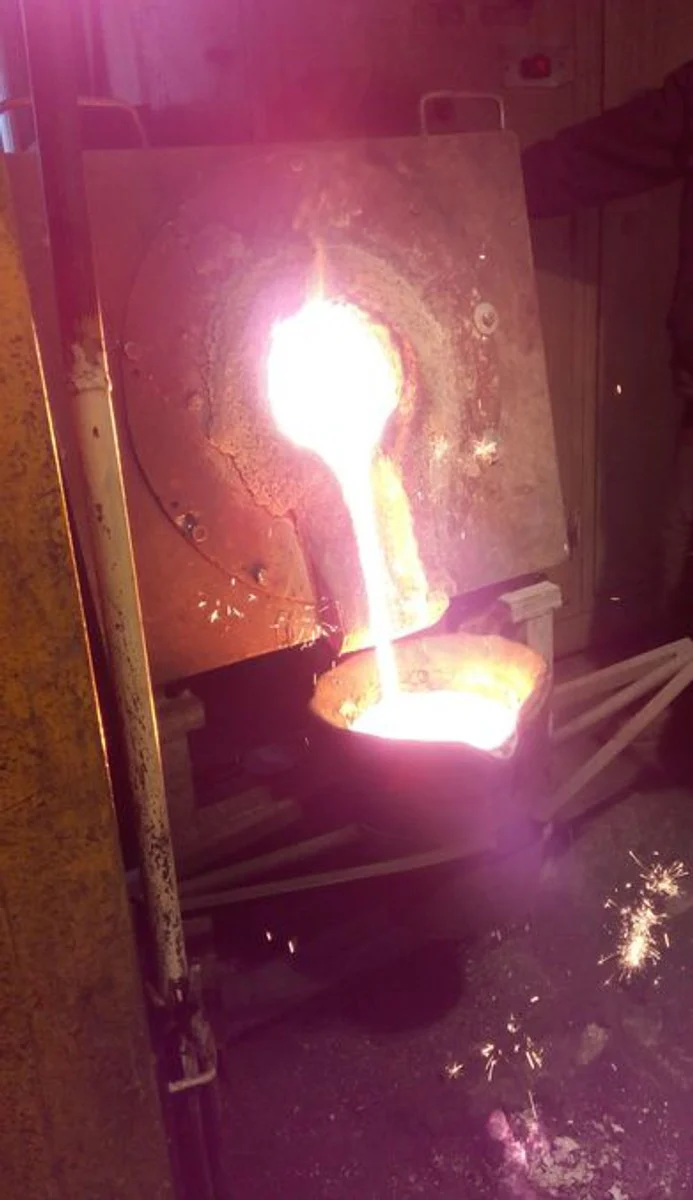 Casa Padrino mesa nostálgica de jardín de hierro forjado con tapa de mármol - 175 cm x 65 cm x H75 cm - muebles de jardín de lujo