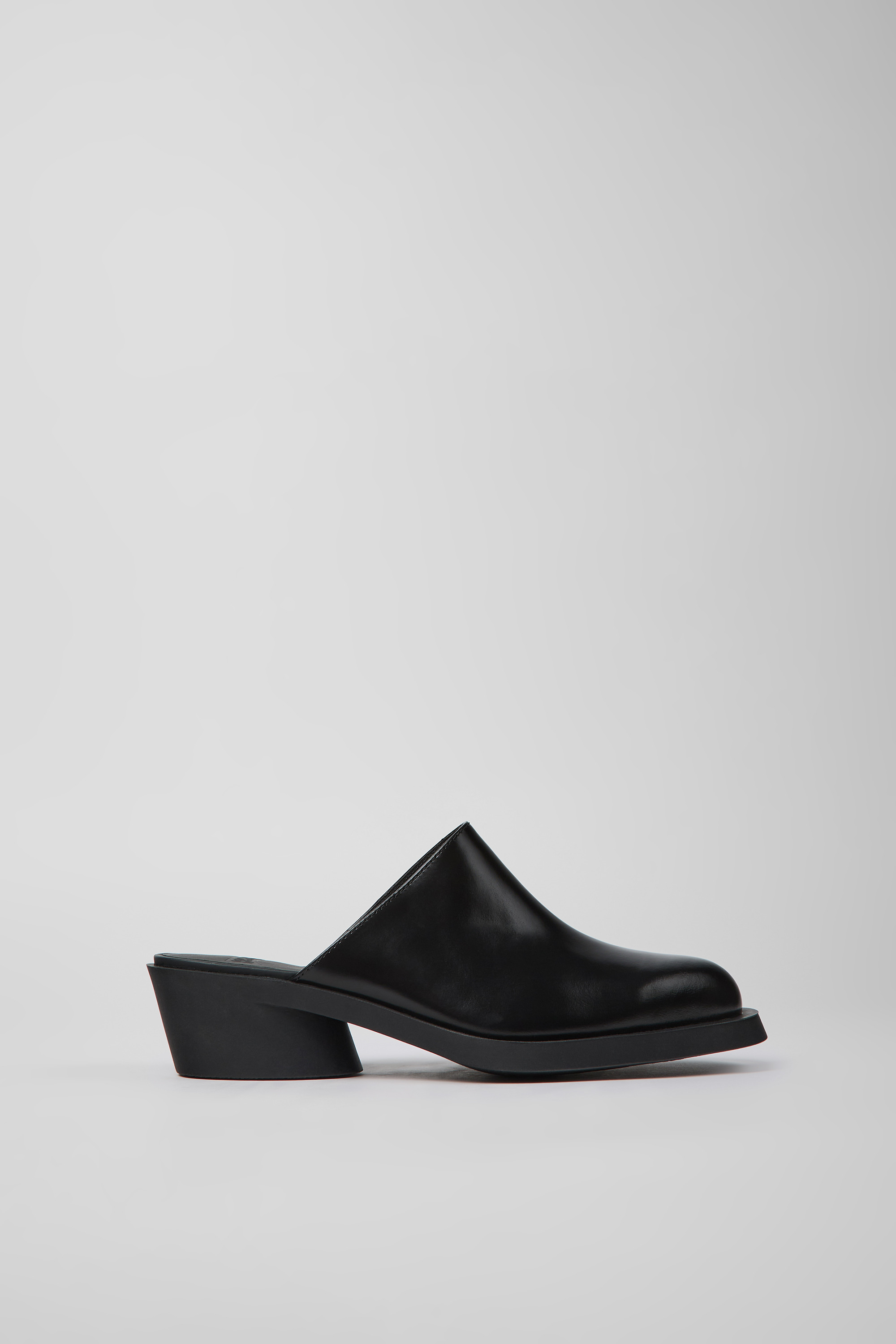 Bonnie - Black leather mules for women