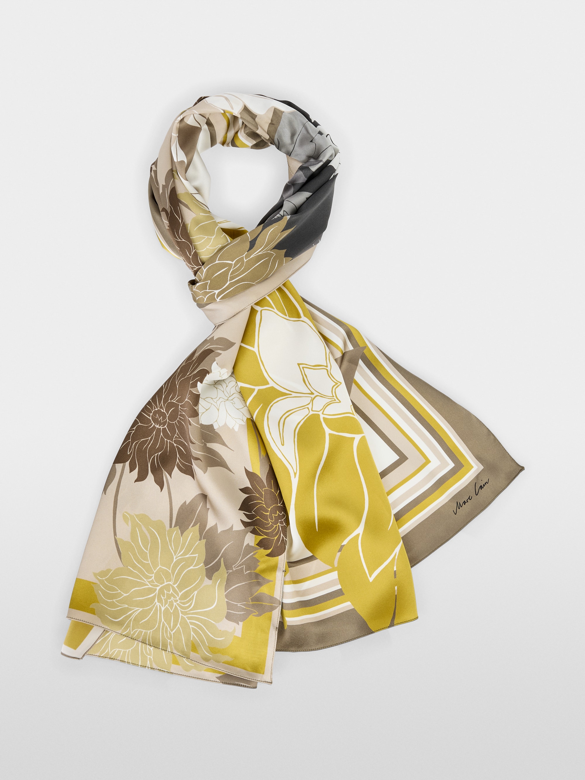 Marc-Cain Elegantly shiny silk scarf