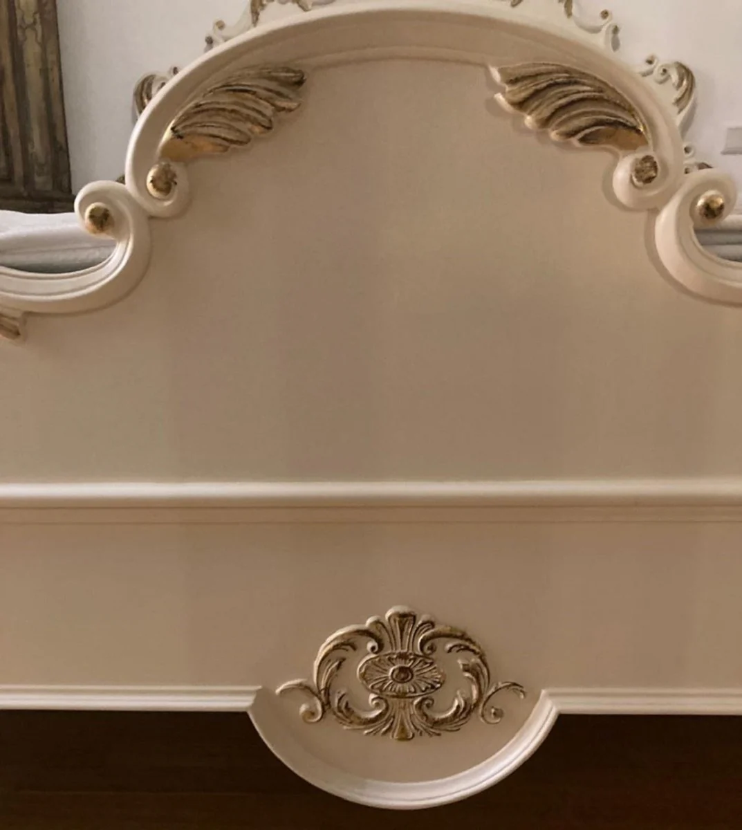 Casa Padrino cama de matrimonio barroco con colchón crema / oro - Magnífica cama de madera maciza - Muebles de dormitorio en estilo barroco - Muebles barrocos - Noble y Magnífico