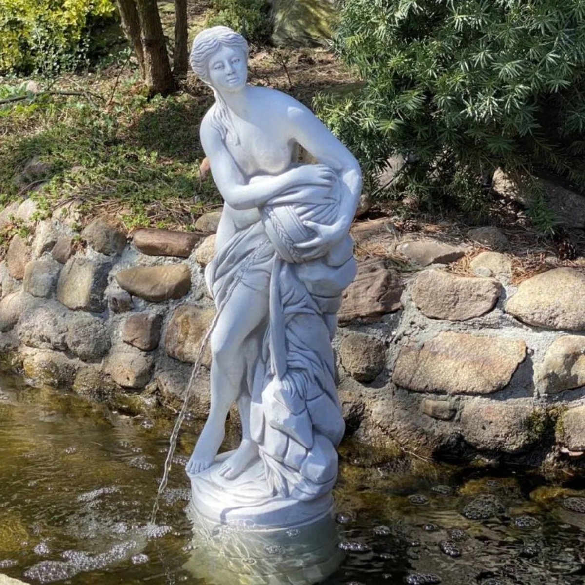 Casa Padrino escultura de g¨¢rgola Art Nouveau mujer gris A. 78 cm