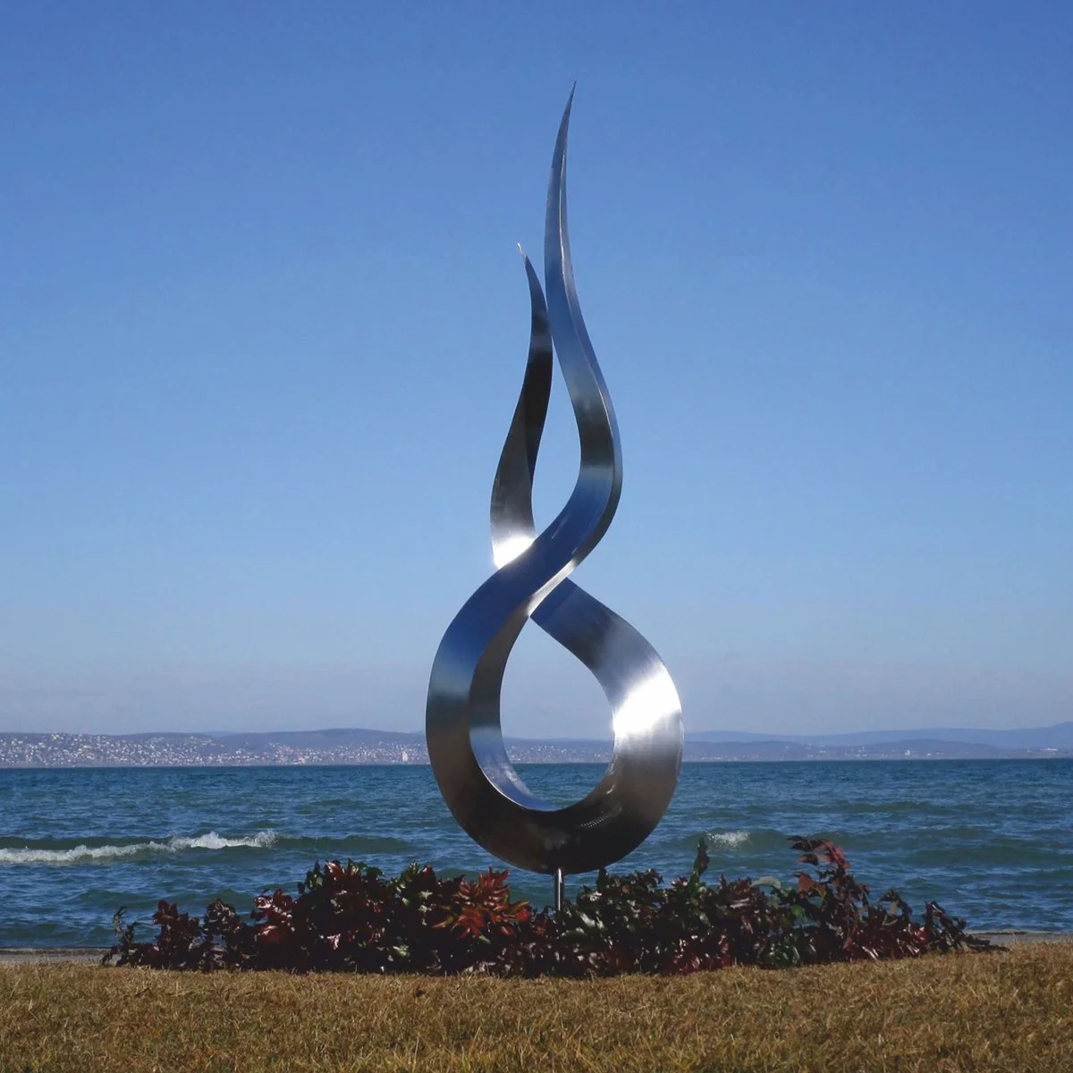 Casa Padrino escultura decorativa de jard¨ªn de acero inoxidable de lujo llama plata A. 210 cm