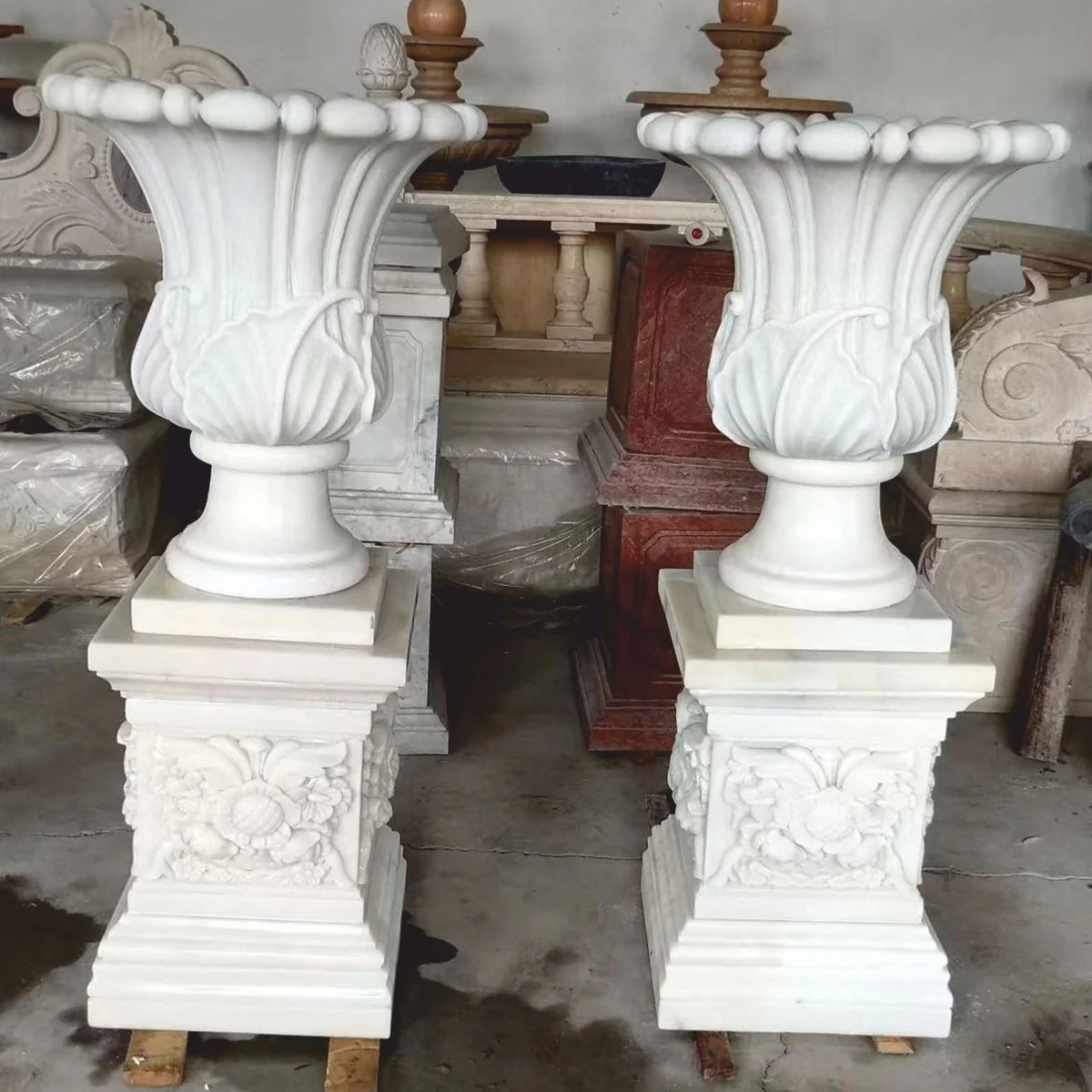 Casa Padrino conjunto de macetas barrocos de lujo de m¨¢rmol sobre pilares blanco Al. 110 cm