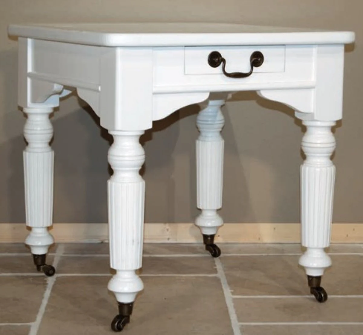 Casa Padrino shabby chic side table white 60 x 60 cm - country style table