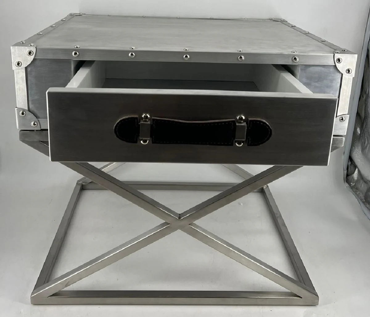 Casa Padrino mesita de noche de aviador de aluminio con cajón plata / negro