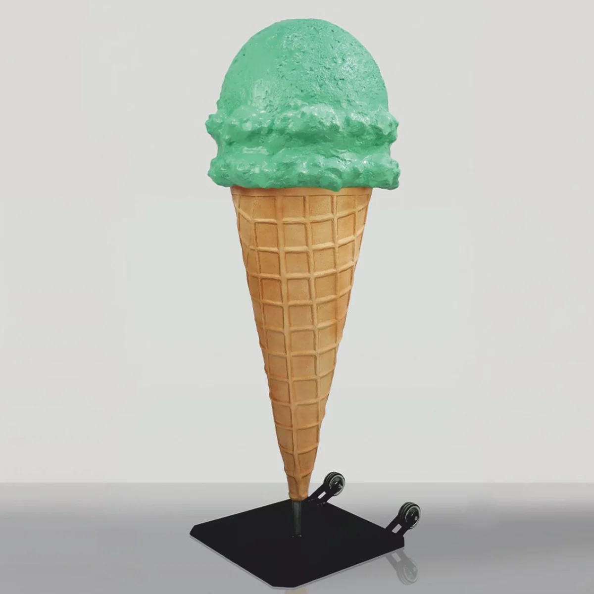 Casa Padrino cono de helado decorativo XXL verde / natural / negro A. 140 cm - Decoraci¨®n de helader¨ªa