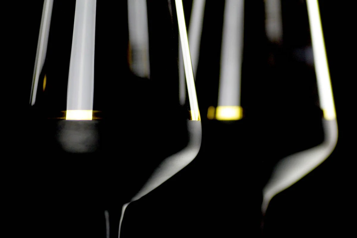 Casa Padrino conjunto de 6 copas de vino tinto de lujo negro / oro ? 8,5 x A. 24 cm - Copas de vino hechas y pintadas a mano - Accesorios para Hoteles y Restaurantes - Calidad de Lujo