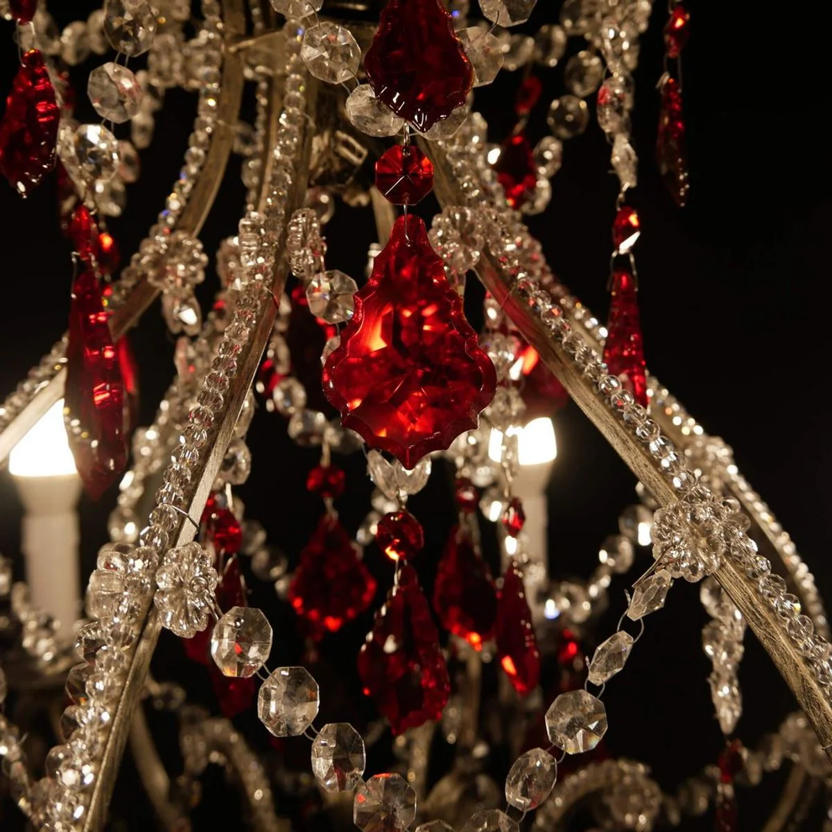 Casa Padrino Araña de Luces de Cristal Barroco de Lujo Plata / Rojo Ø 60 x A. 65 cm - Lámpara de Araña de Hotel y Restaurante - Noble y Magnífico - Calidad de Lujo - Hecho en Italia