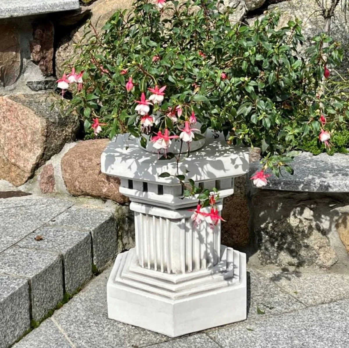 Casa Padrino pilar decorativa de jard¨ªn barroco blanco / gris 40 x 40 x A. 43 cm - Pilar de piedra de estilo antiguo - Magn¨ªfica pilar de jard¨ªn - Decoraci¨®n de terrazas y jardines barrocos