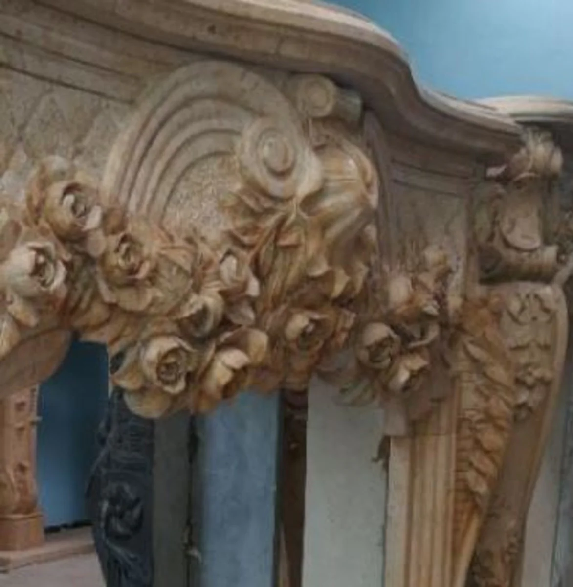 Casa Padrino marco de chimenea barroco de lujo beige 232 x 50 x A. 153 cm - Magn¨ªfico marco de chimenea de m¨¢rmol de alta calidad - Muebles Barrocos