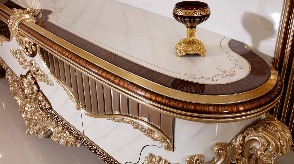 Casa Padrino armario de TV barroco de lujo blanco / marrón / oro - Magnífico aparador de salón con pared trasera - Muebles de salón barrocos - Muebles de lujo en estilo barroco - Noble y Magnífico